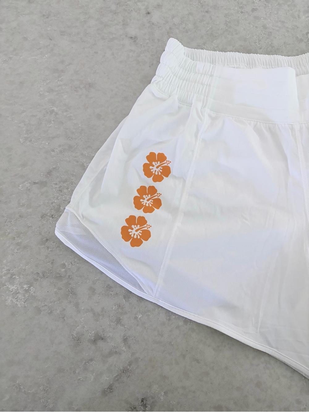 Lululemon Hawaii Hibiscus Flower Hotty Hot Shorts - White / Size 8 NWT Rare